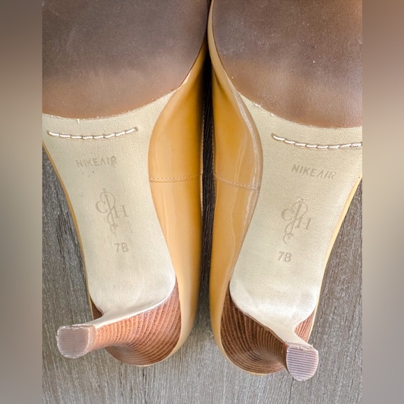 COLE HAAN Air Lainey Open Toe Peep Toe Pump
Sandstone Patent Size 7 - Picture 13 of 15